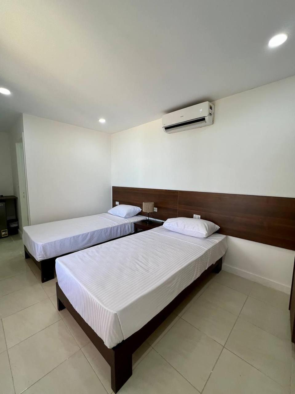 Serafy City Center Hostel And Pool For Foreigners Adults Only Hurgada Oda fotoğraf
